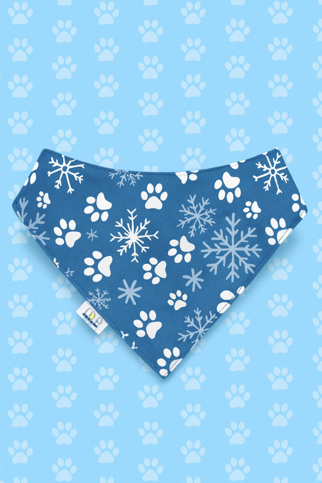 🐾 Winter hats + wagging pups = instant holiday magic.